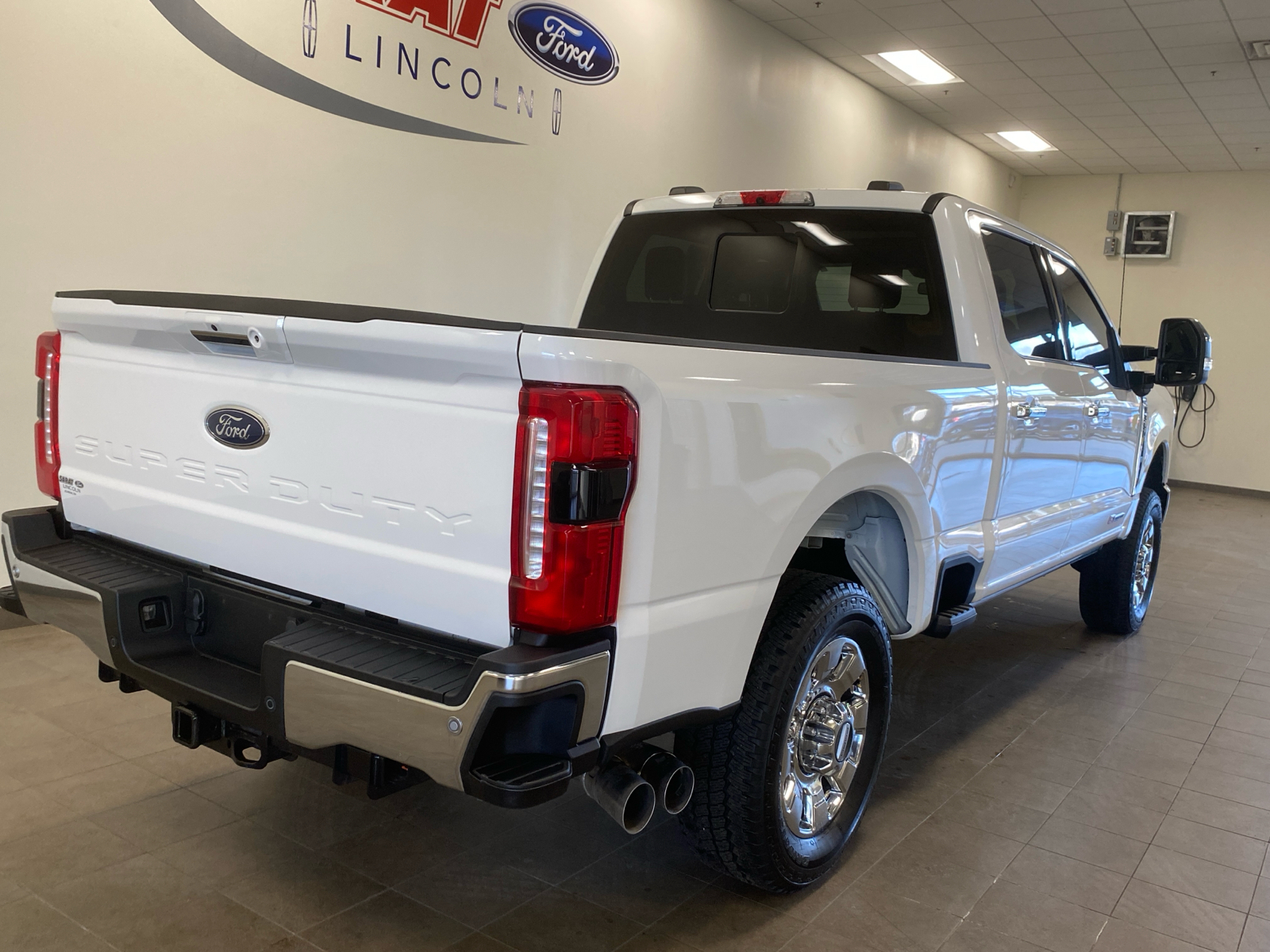 2023 Ford Super Duty F-350 SRW LARIAT 7