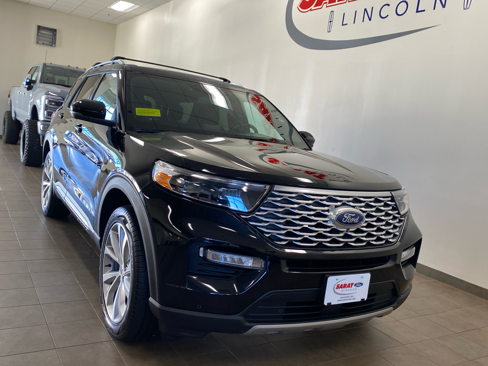 2022 Ford Explorer Platinum 2