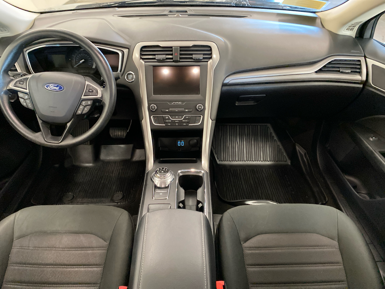 2019 Ford Fusion SE 11