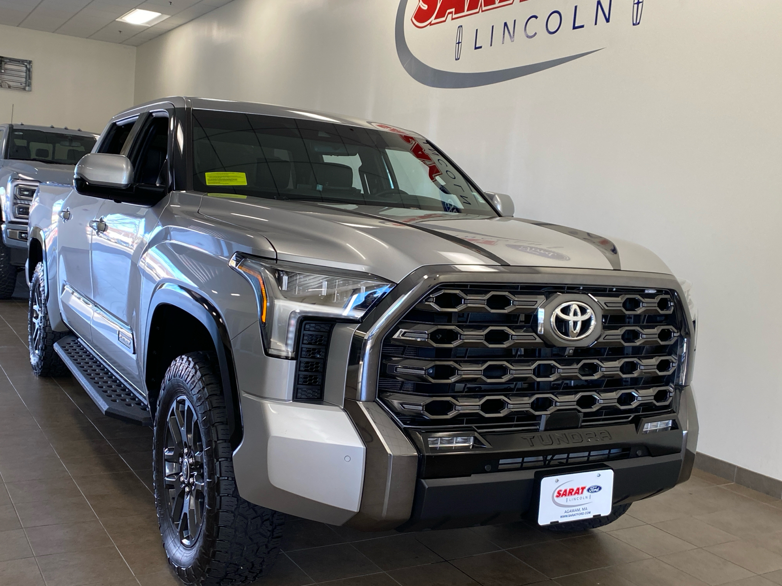 2022 Toyota Tundra 4WD Platinum 2