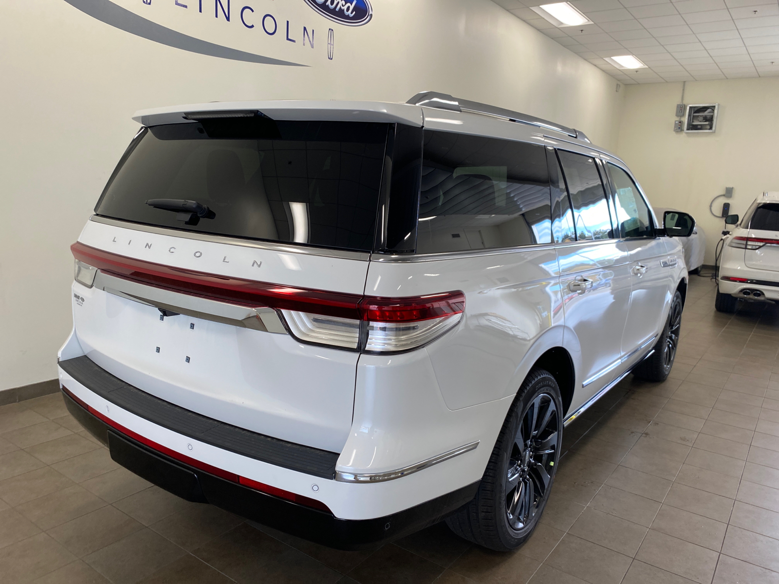 2024 Lincoln Navigator J2L0 4X4 NAVIGATOR RESERVE 11