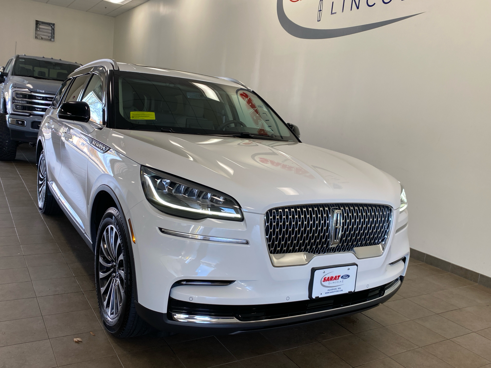 2023 Lincoln Aviator Standard 2