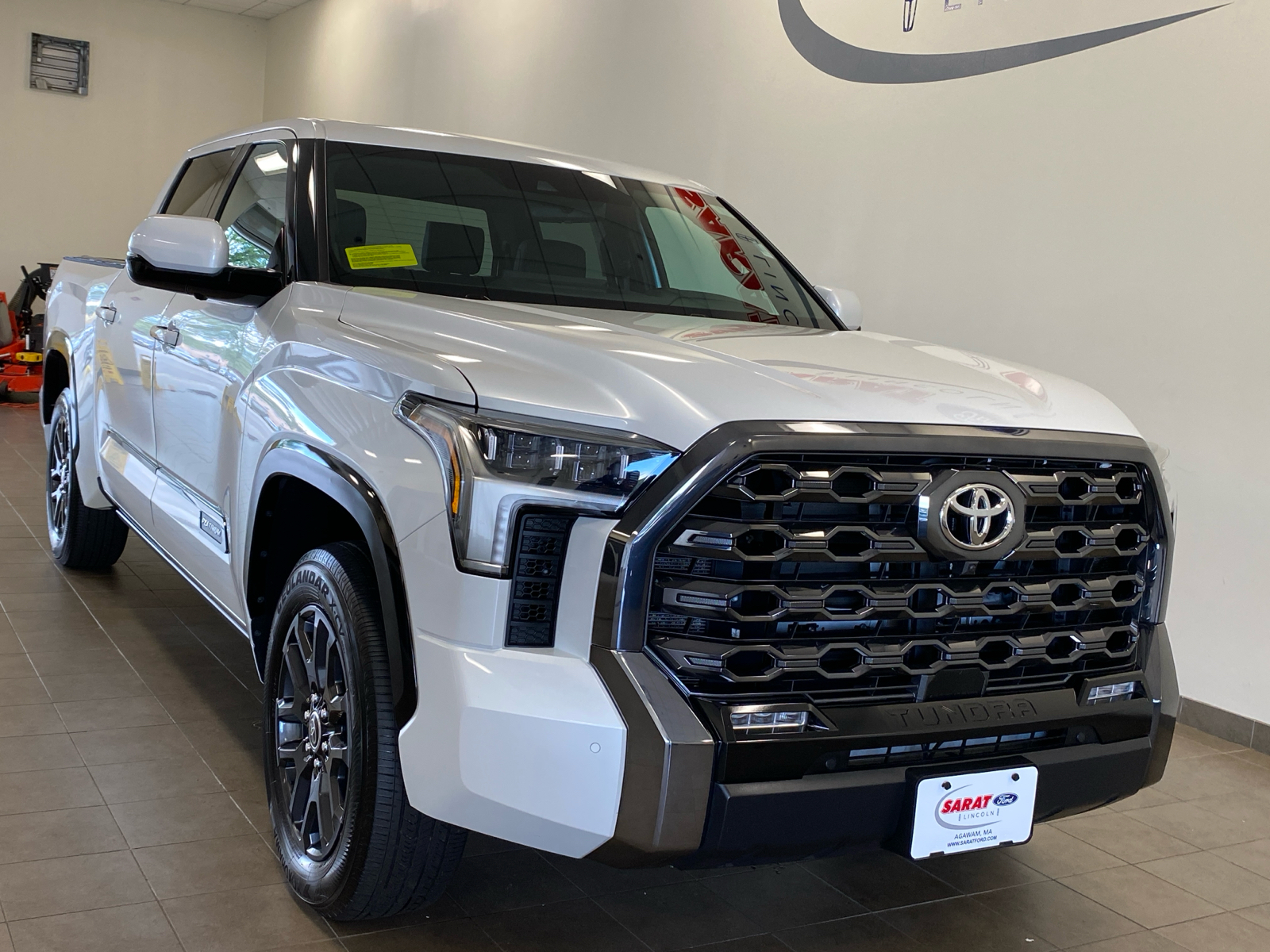 2022 Toyota Tundra 4WD Platinum 2