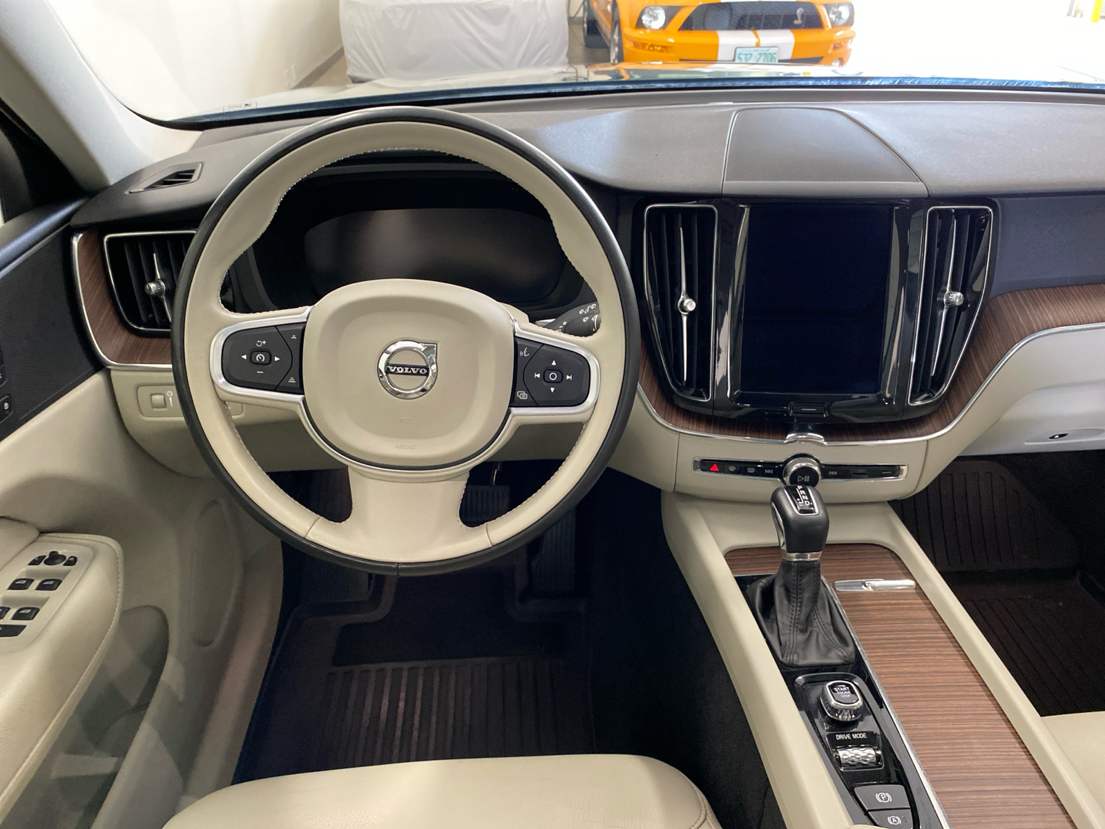 2021 Volvo XC60 Momentum 13