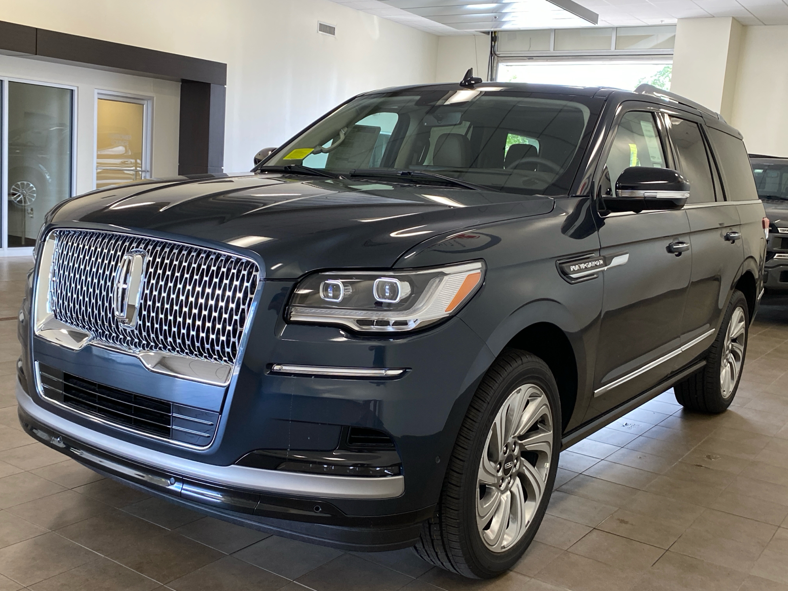 2024 Lincoln Navigator 2024 LINCOLN NAVIGATOR RESERVE 4DR SUV 122.5 WB 4 4