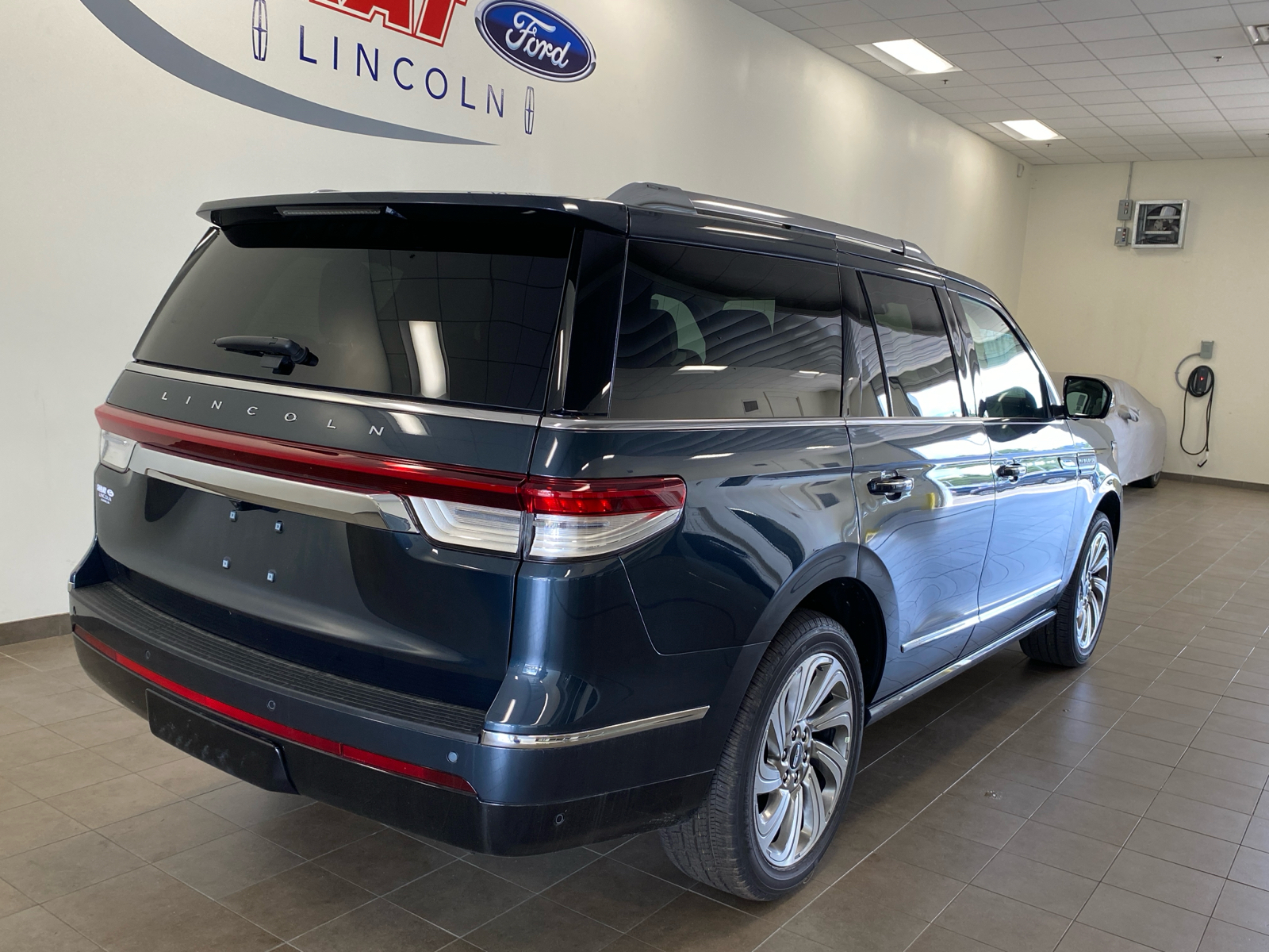 2024 Lincoln Navigator 2024 LINCOLN NAVIGATOR RESERVE 4DR SUV 122.5 WB 4 7