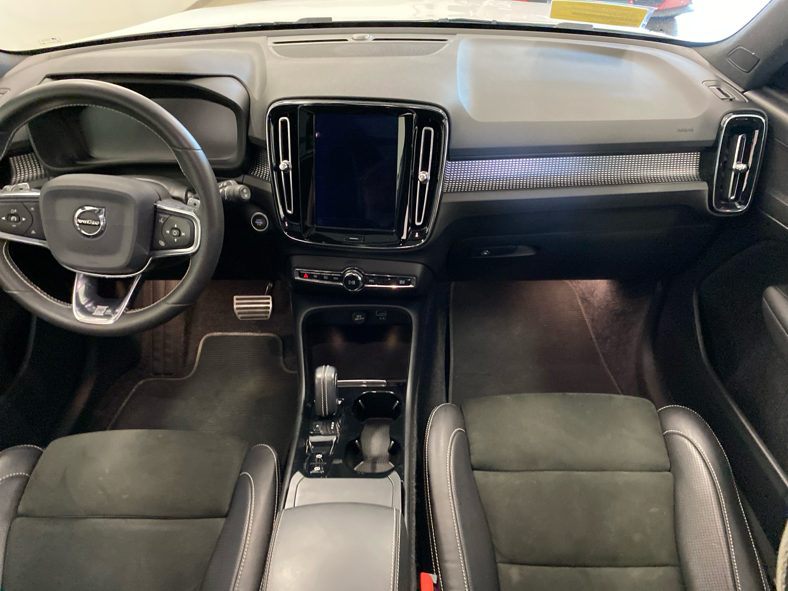 2019 Volvo XC40 R-Design 14