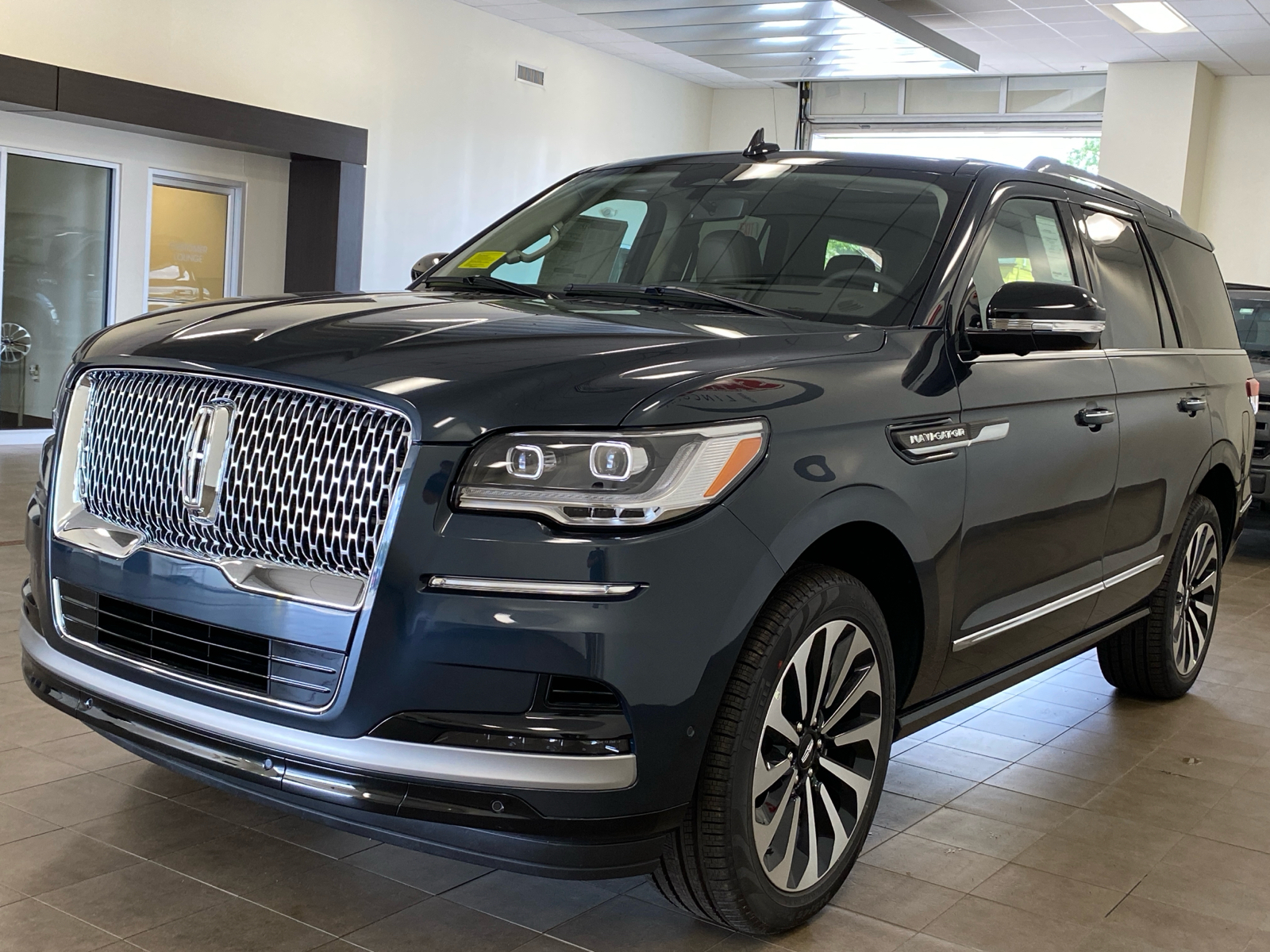 2024 Lincoln Navigator 2024 LINCOLN NAVIGATOR RESERVE 4DR SUV 122.5 WB 4 4