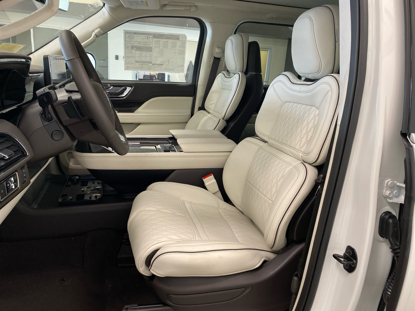 2024 Lincoln Navigator J2T0 4X4 NAVIGATOR BLACK LABEL 18