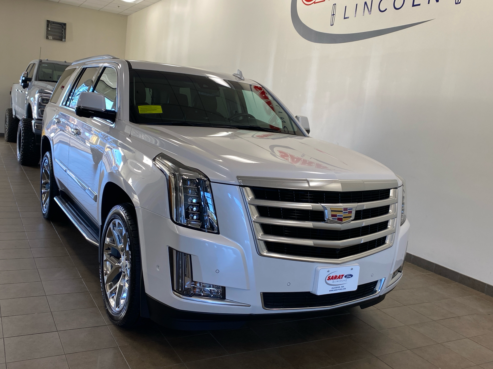 2019 Cadillac Escalade Luxury 2