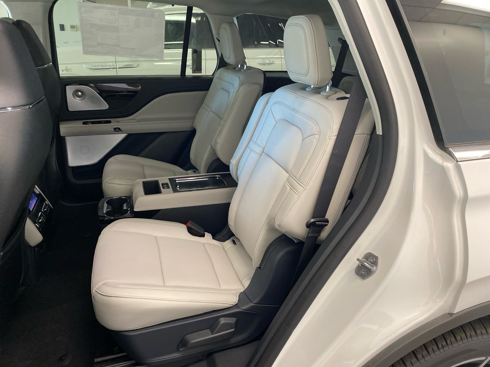 2025 Lincoln Aviator J7X0 AVIATOR RESERVE AWD 9