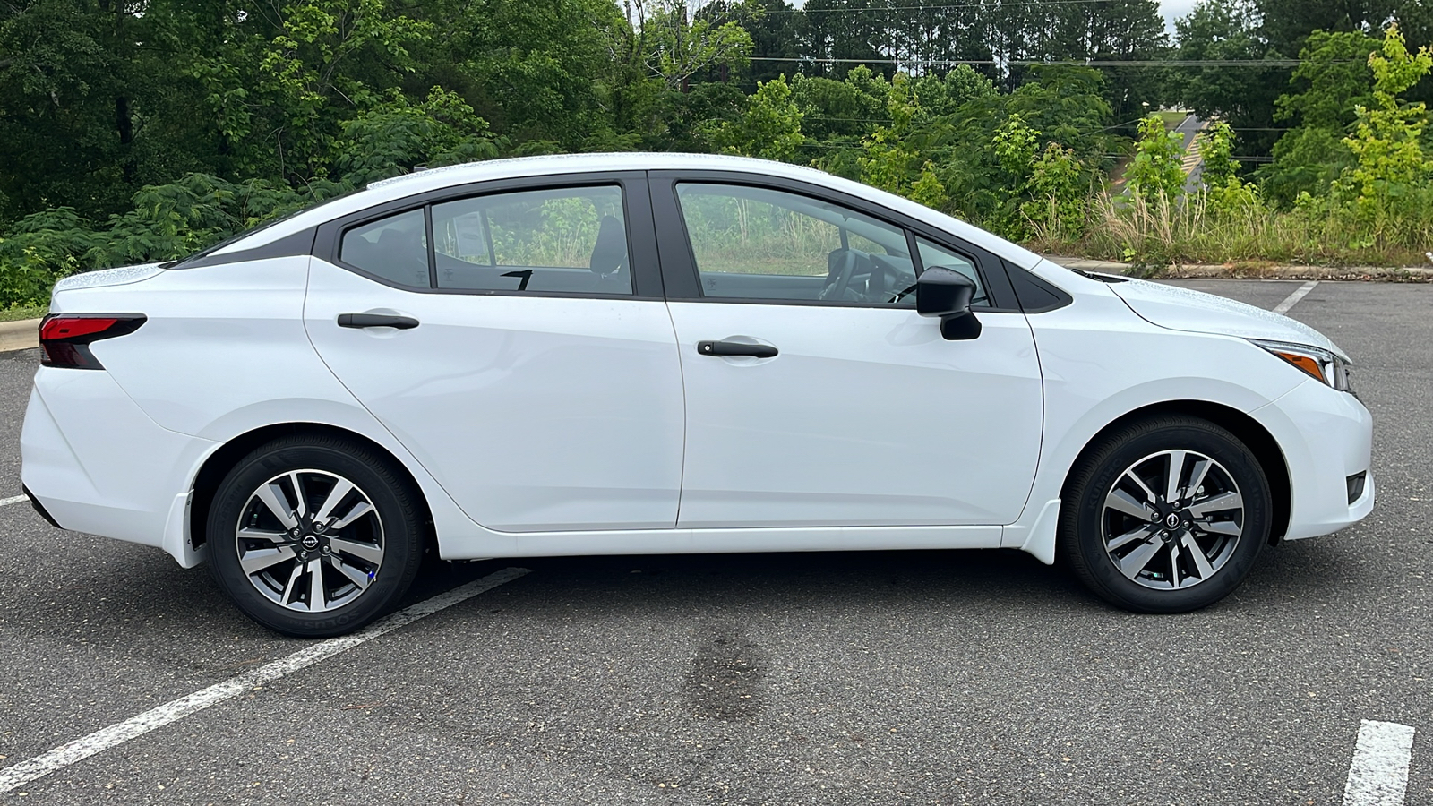 2024 Nissan Versa S 9