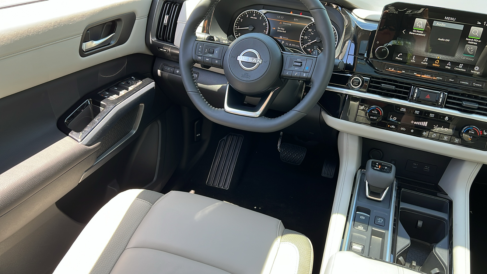 2024 Nissan Pathfinder SL 31