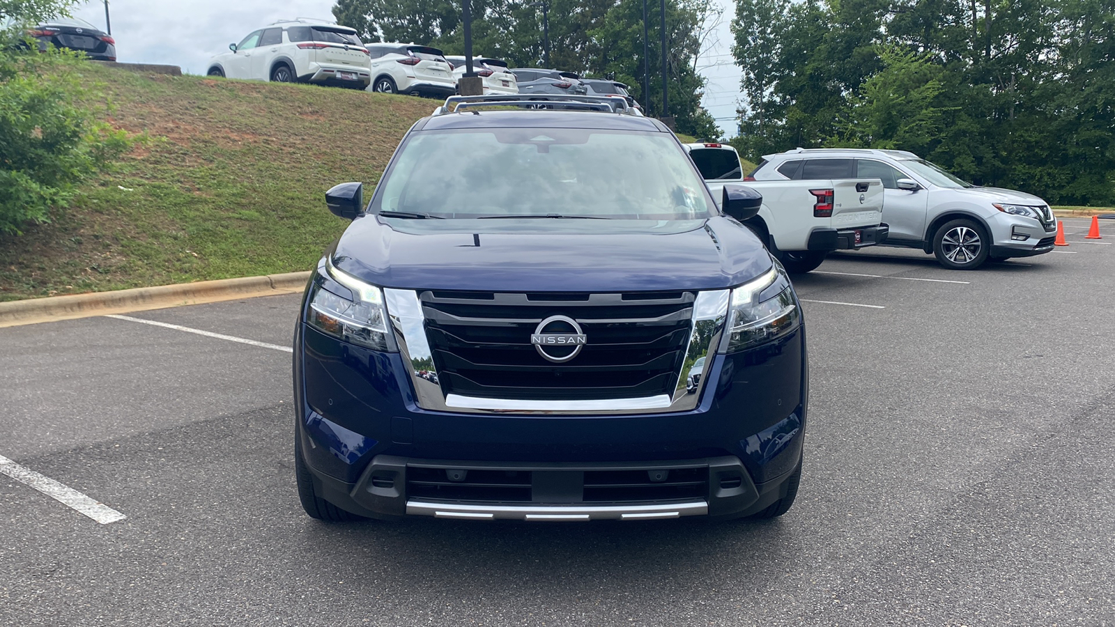 2024 Nissan Pathfinder SL 3