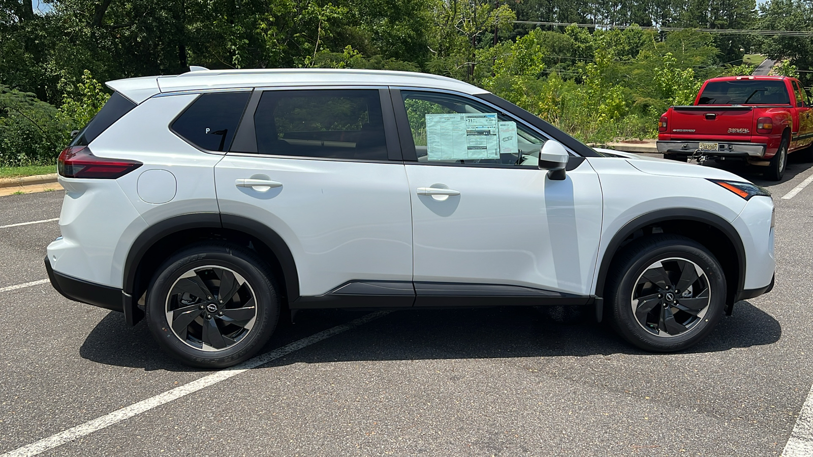 2024 Nissan Rogue SV 9