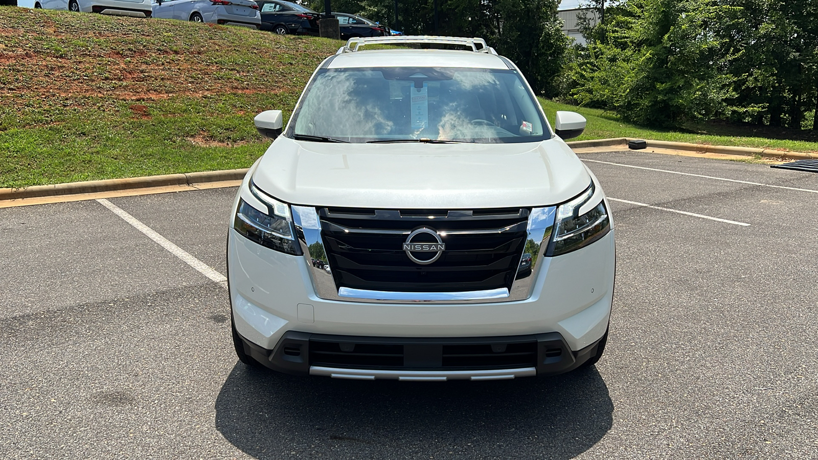 2024 Nissan Pathfinder SL 3