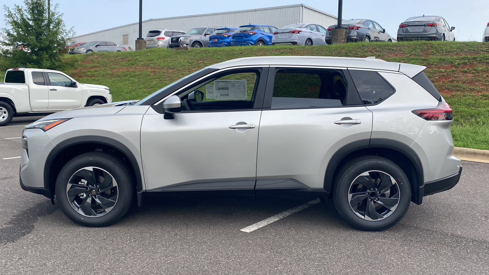 2024 Nissan Rogue SV 5