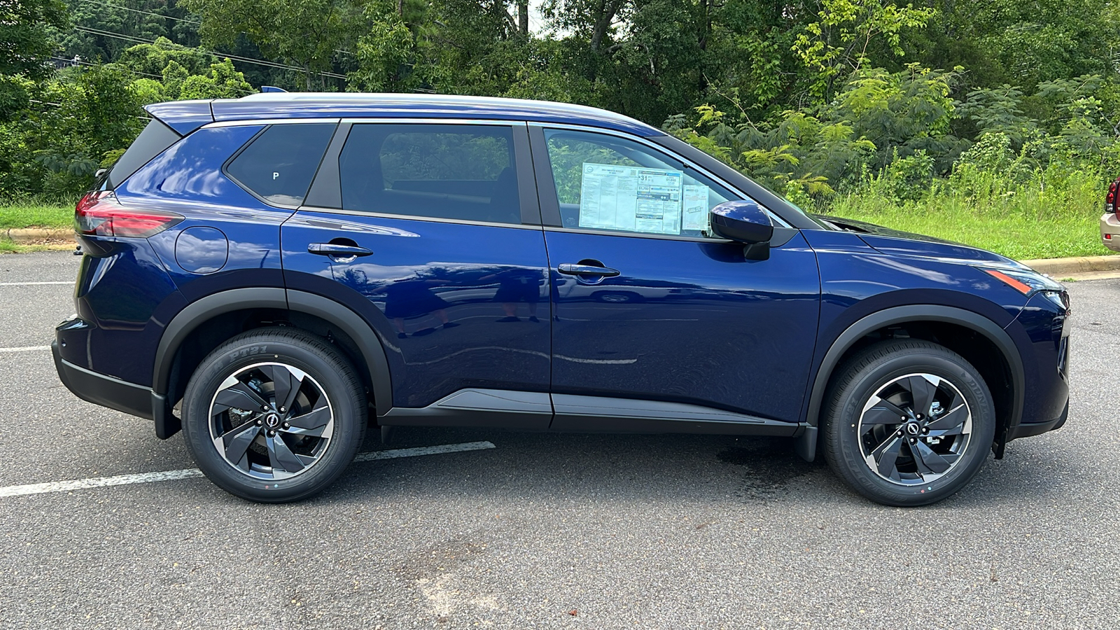 2024 Nissan Rogue SV 9