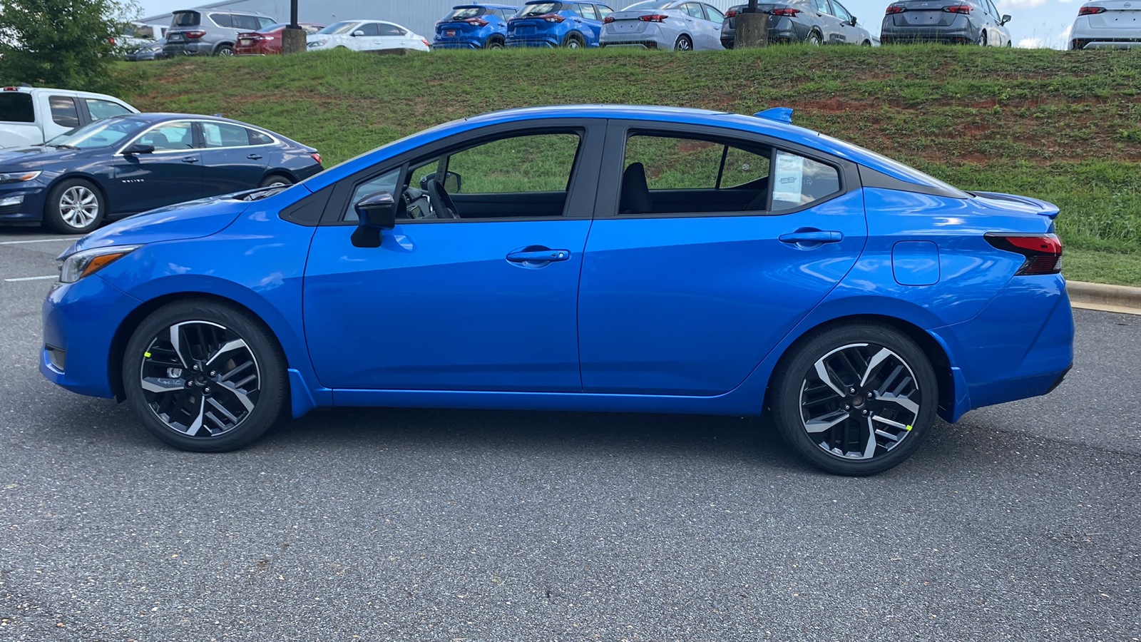 2024 Nissan Versa SR 5