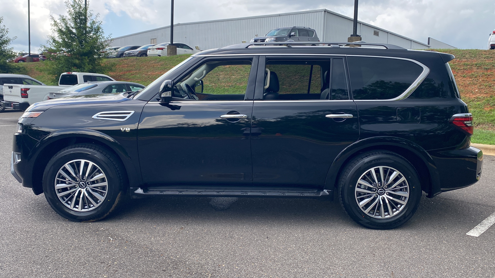 2022 Nissan Armada SL 5