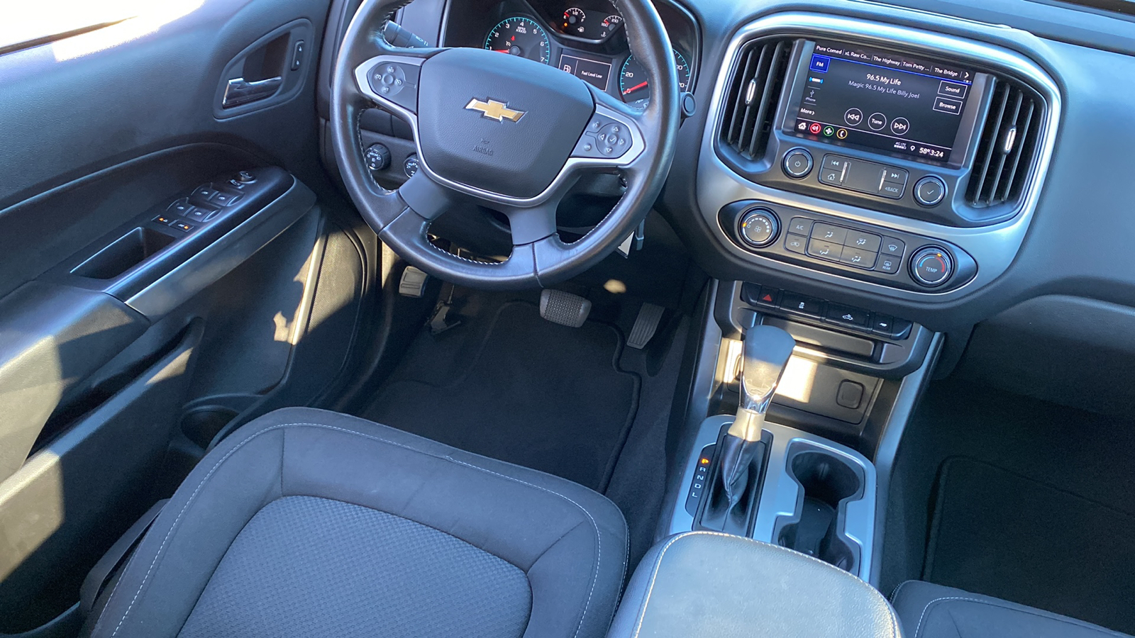 2022 Chevrolet Colorado 4WD LT 29