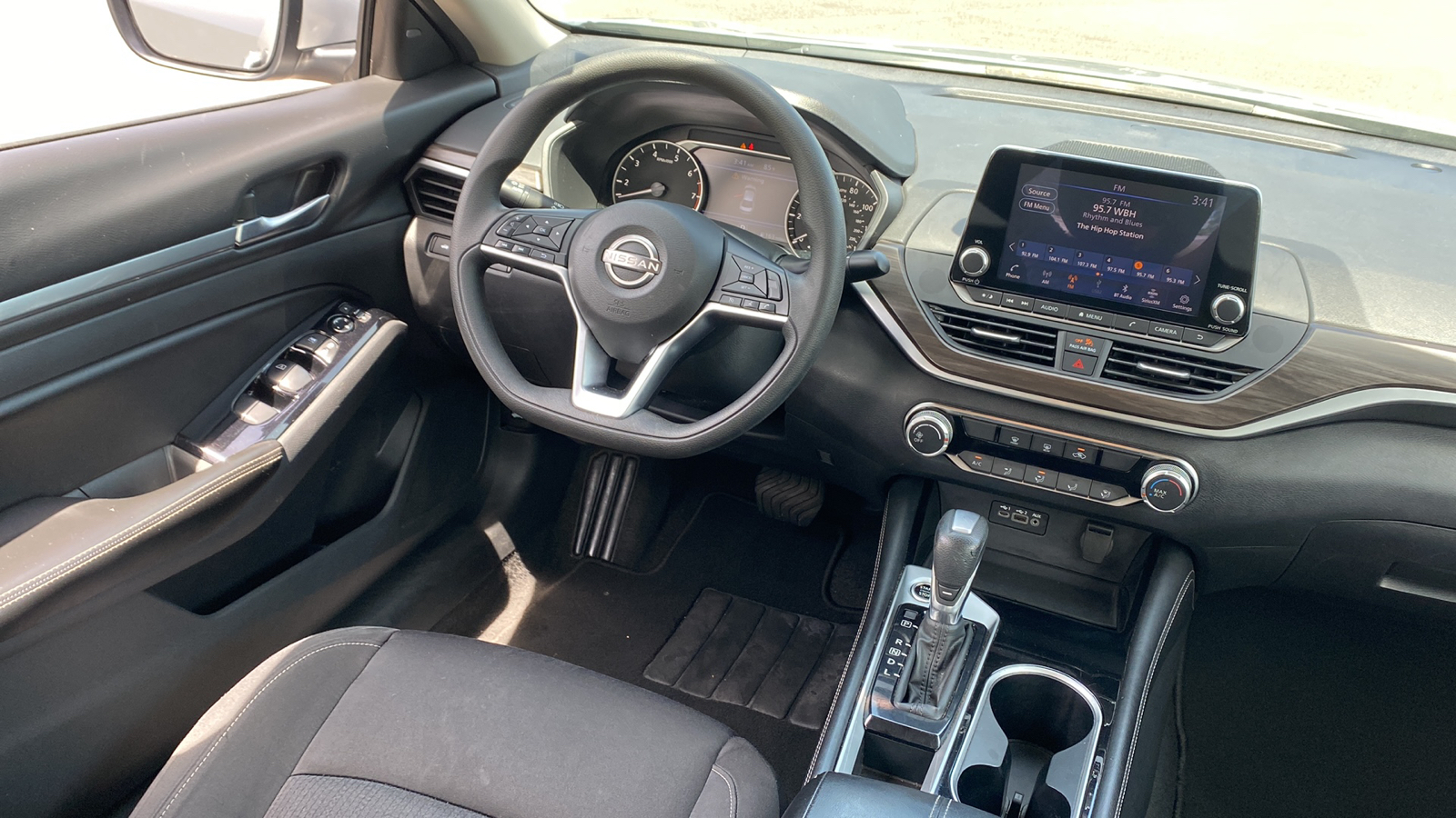 2023 Nissan Altima 2.5 SV 28