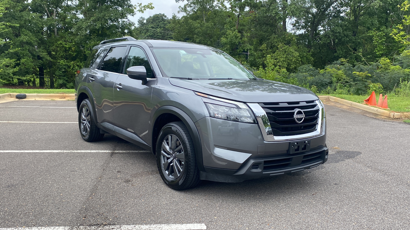 2023 Nissan Pathfinder SV 2