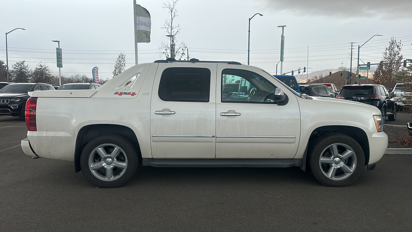 2012 Chevrolet Avalanche LTZ 8