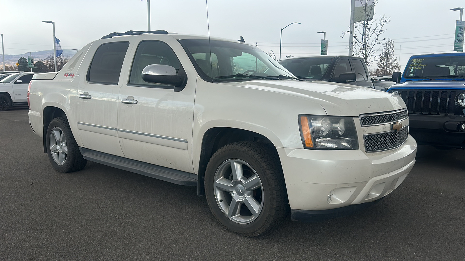 2012 Chevrolet Avalanche LTZ 9