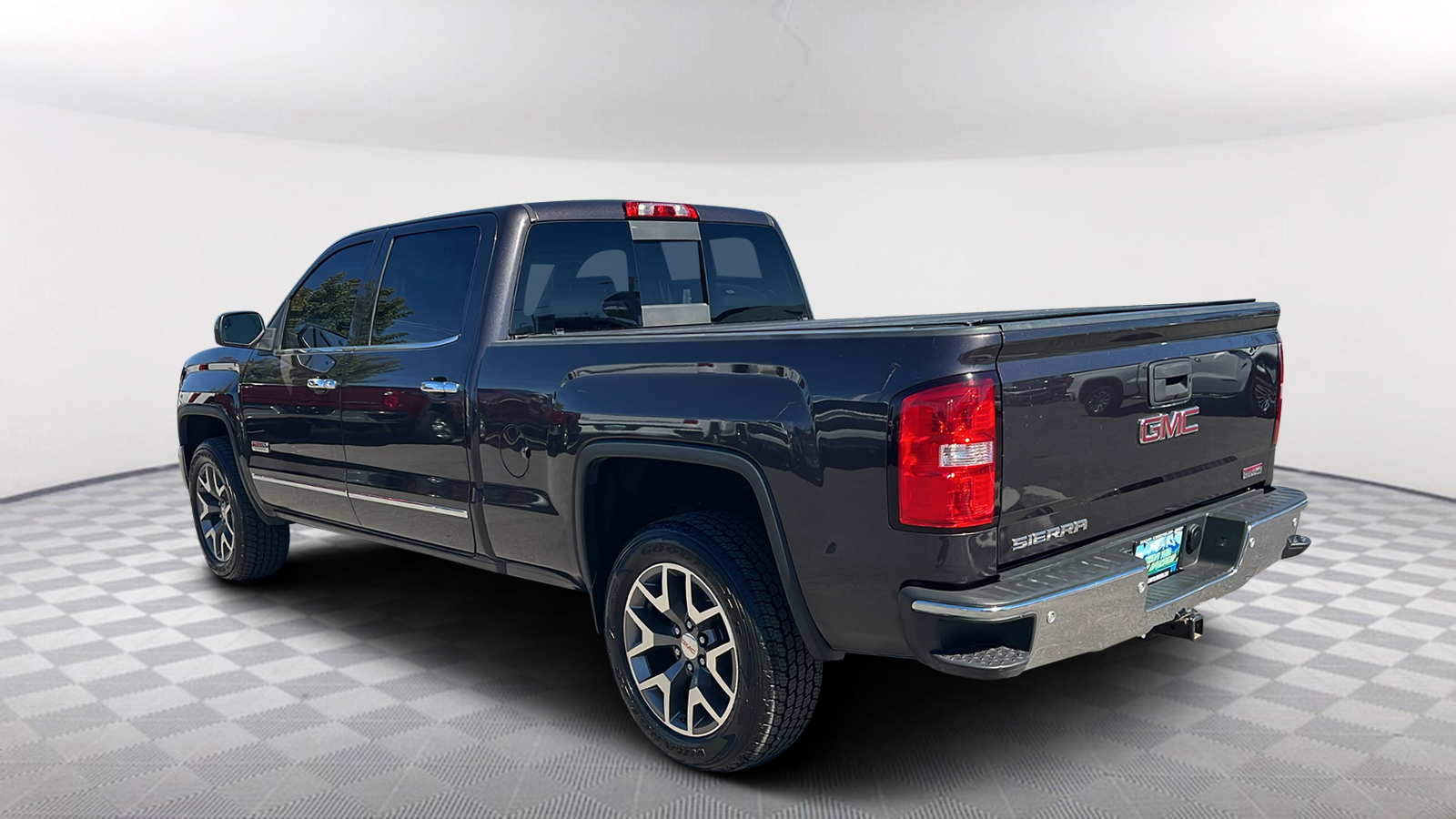 2015 GMC Sierra 1500 SLT 4WD Crew Cab 153.0 4