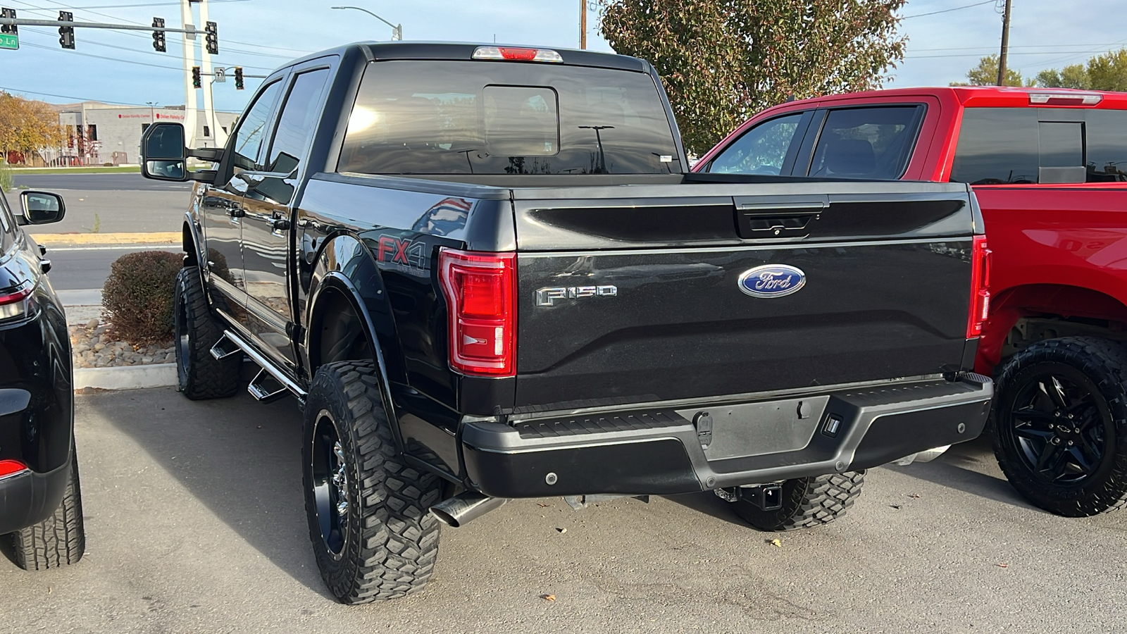 2015 Ford F-150 Lariat 4WD SuperCrew 145 10