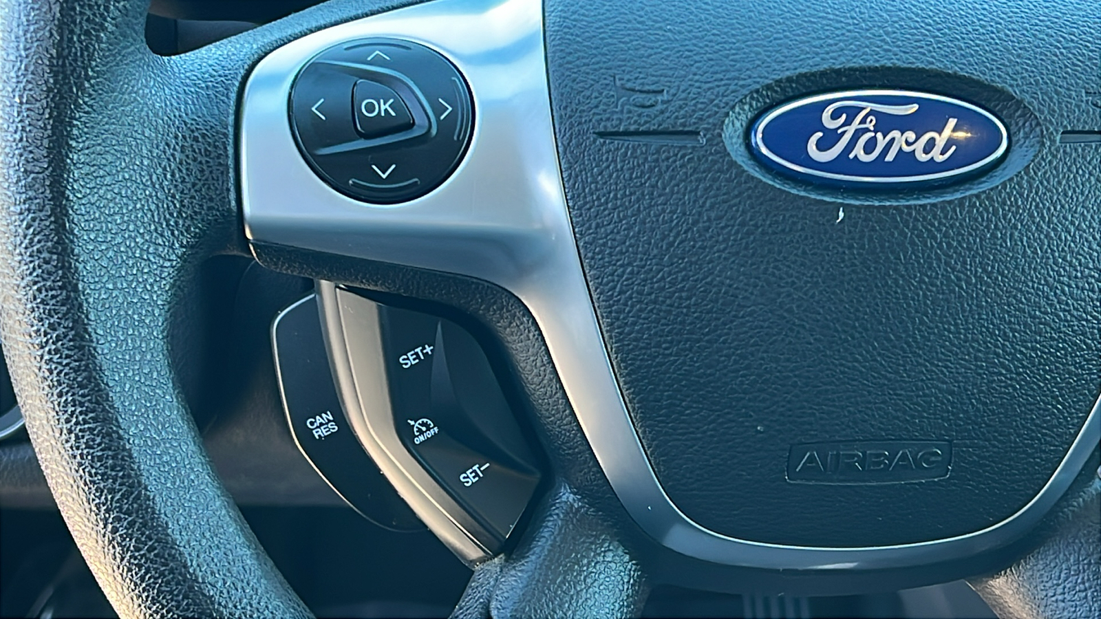 2015 Ford Escape SE 29