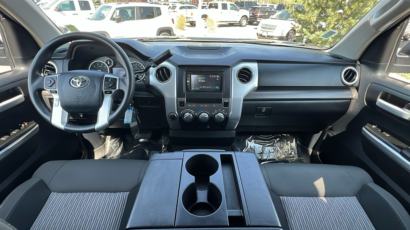 2015 Toyota Tundra SR5 CrewMax 5.7L V8 6-Spd AT 11