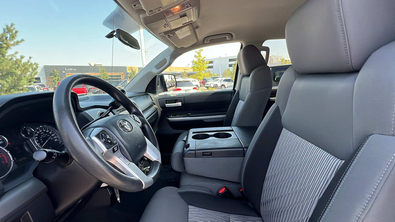 2015 Toyota Tundra SR5 CrewMax 5.7L V8 6-Spd AT 12