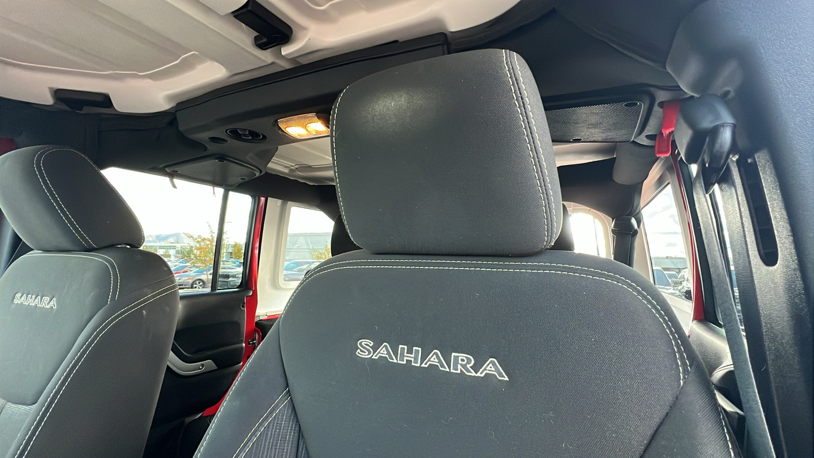 2016 Jeep Wrangler Unlimited Sahara 27