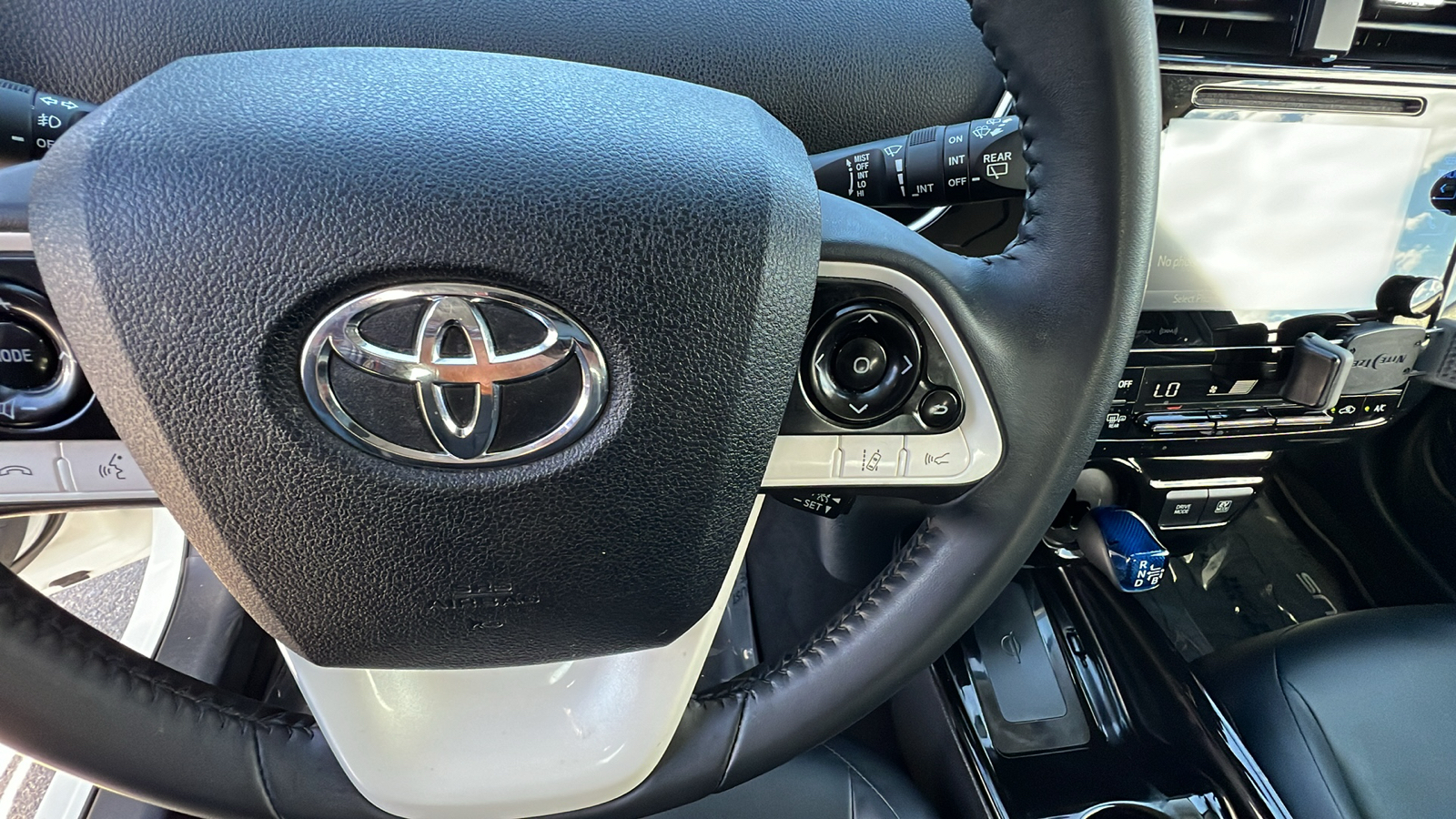 2017 Toyota Prius Three Touring 28
