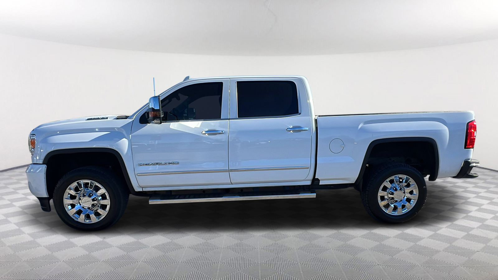 2017 GMC Sierra 2500HD Denali 4WD Crew Cab 153.7 3