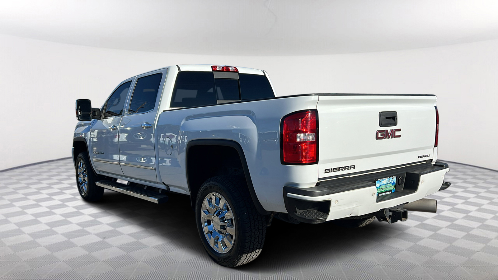 2017 GMC Sierra 2500HD Denali 4WD Crew Cab 153.7 4