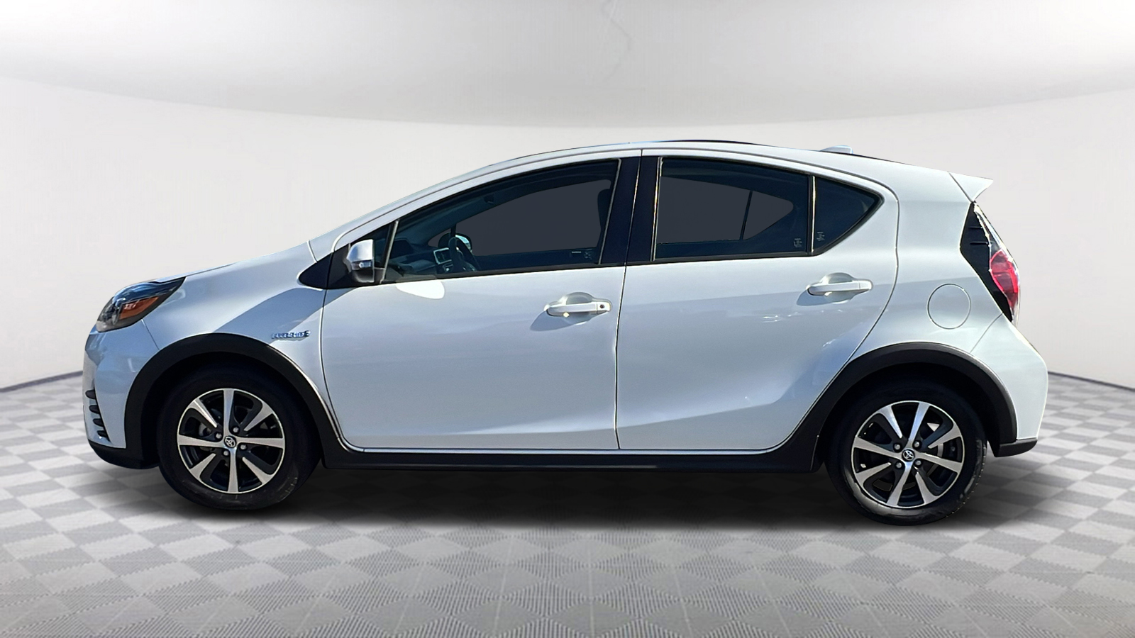 2018 Toyota Prius c Three 3