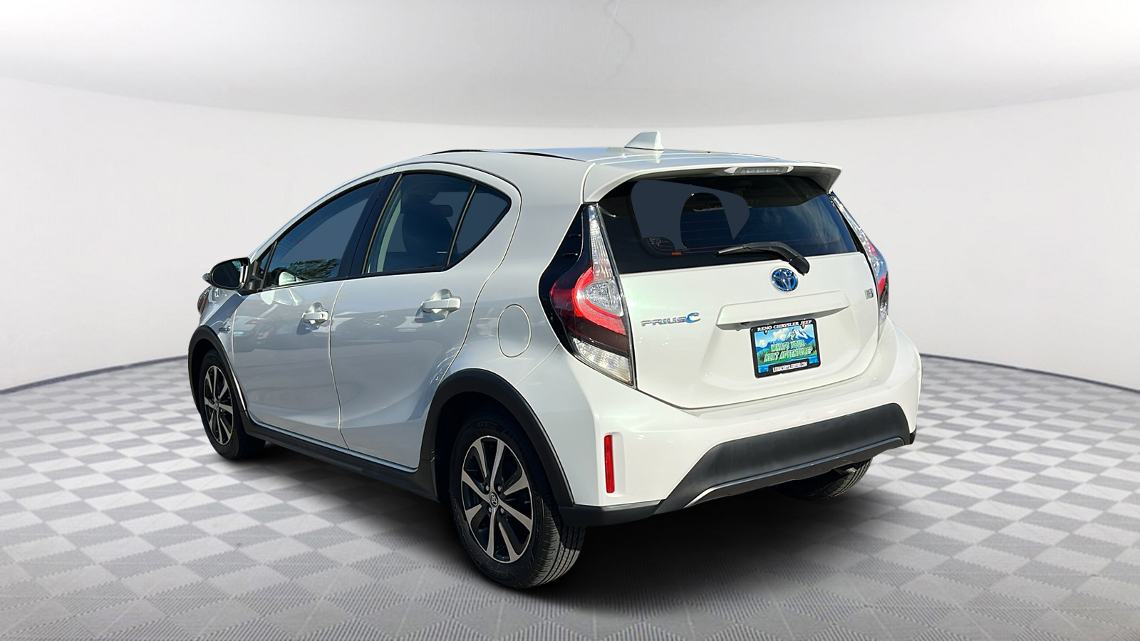 2018 Toyota Prius c Three 4