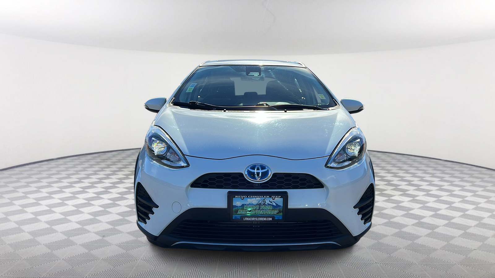 2018 Toyota Prius c Three 6