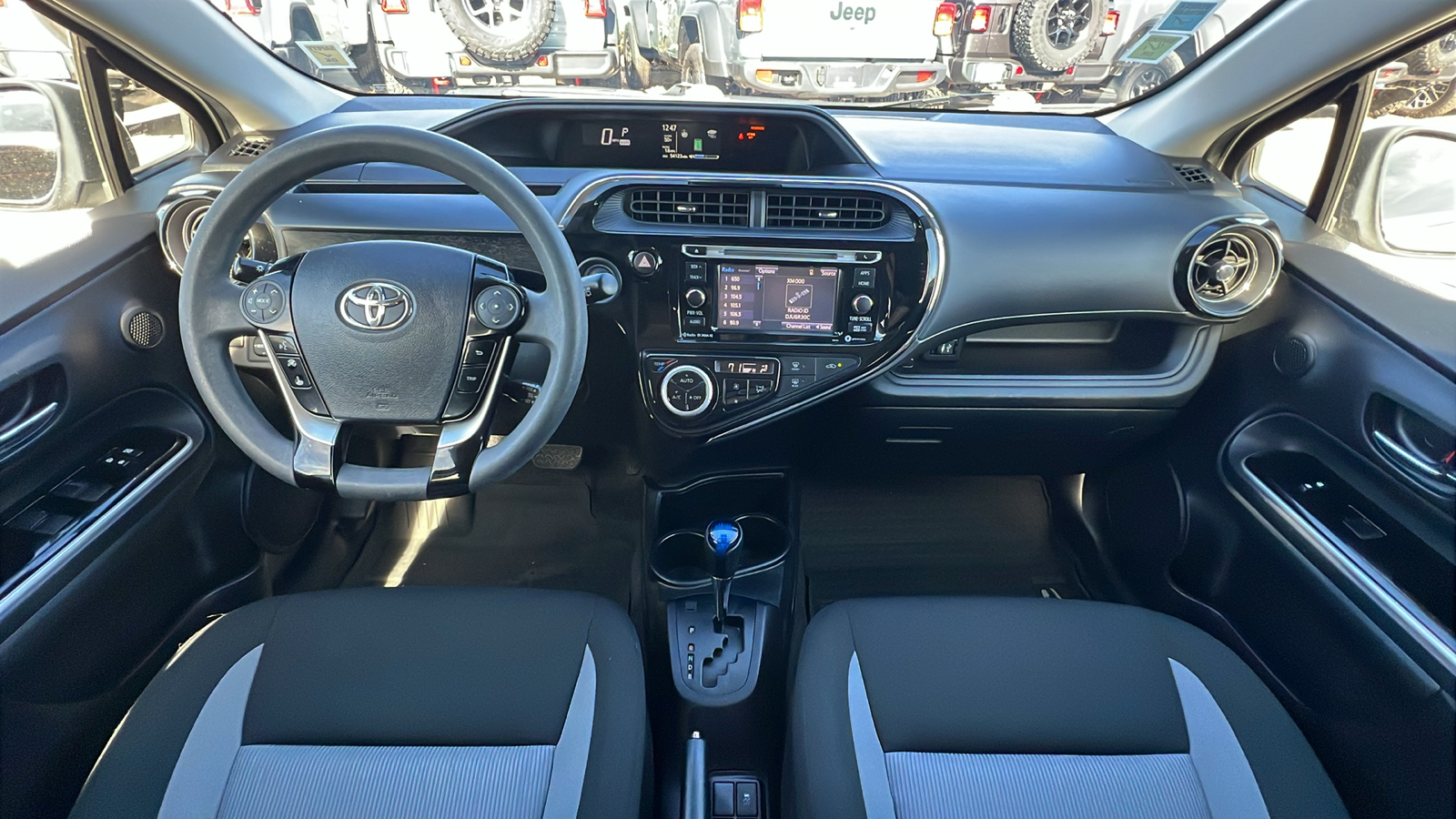 2018 Toyota Prius c Three 10