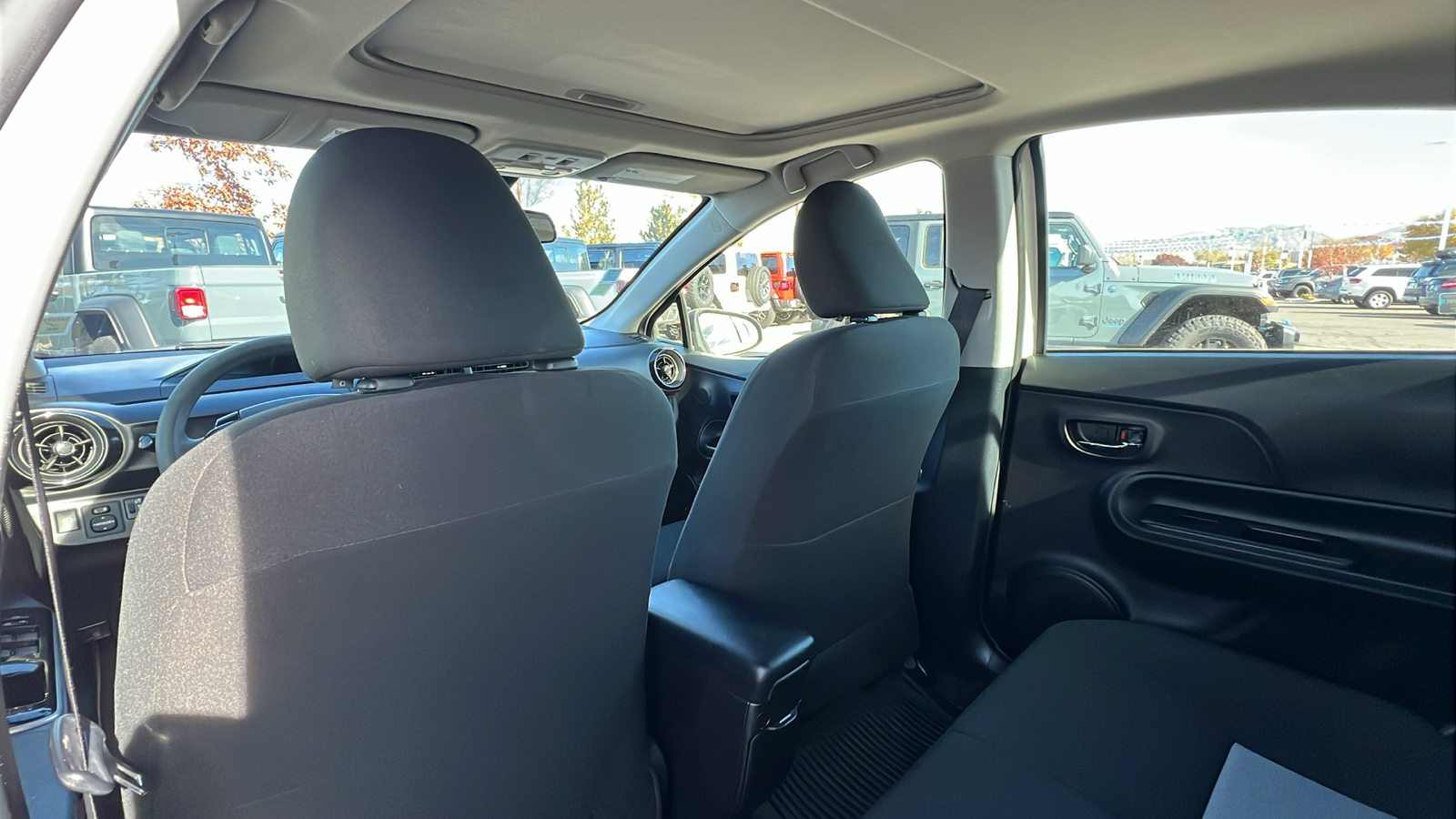 2018 Toyota Prius c Three 12