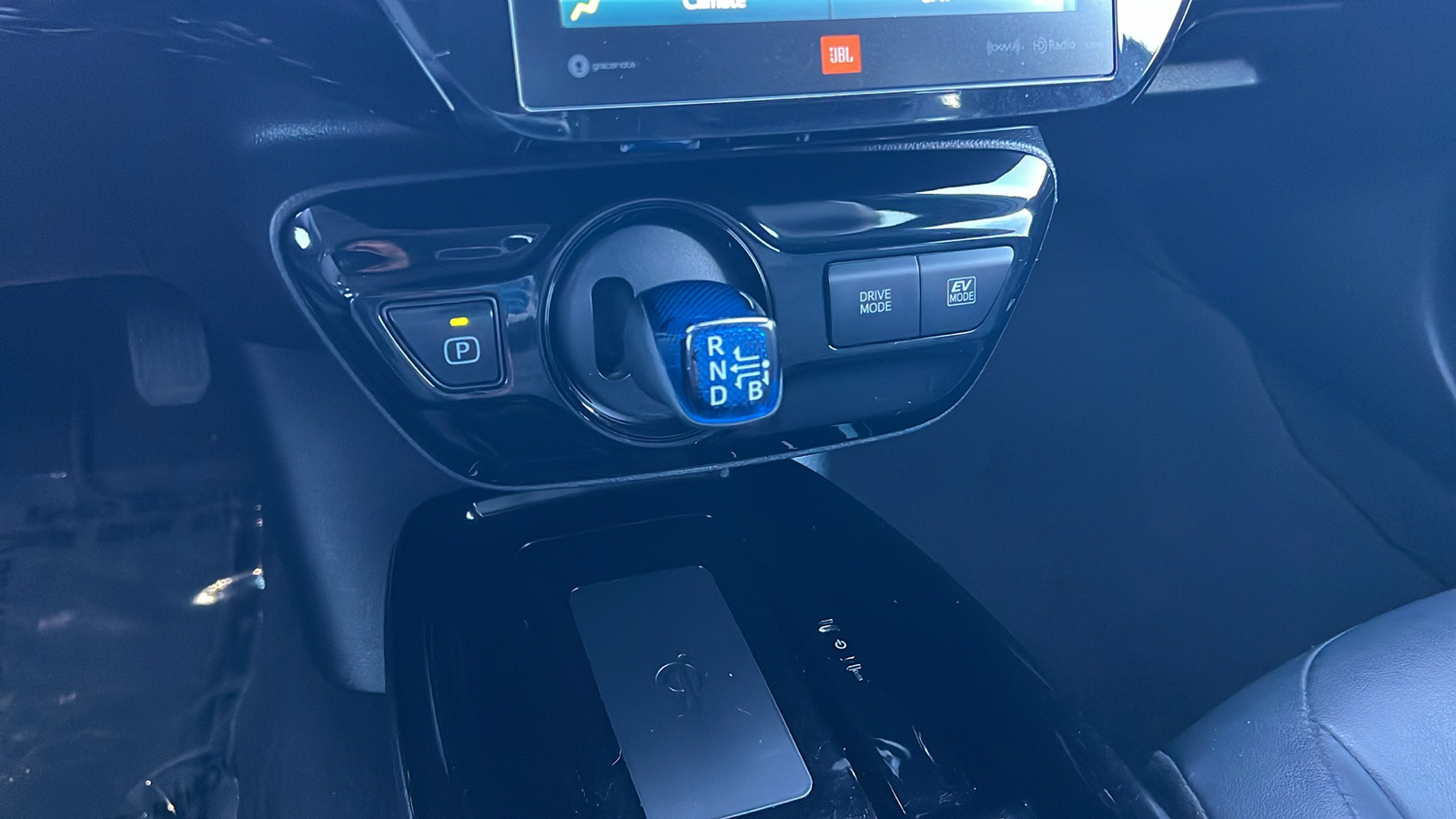 2019 Toyota Prius Limited 17