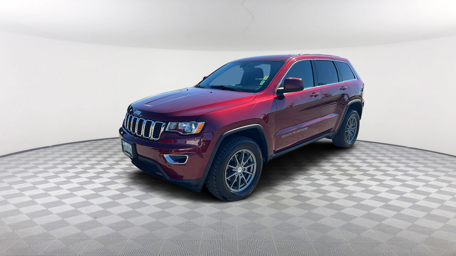 2019 Jeep Grand Cherokee Laredo 1