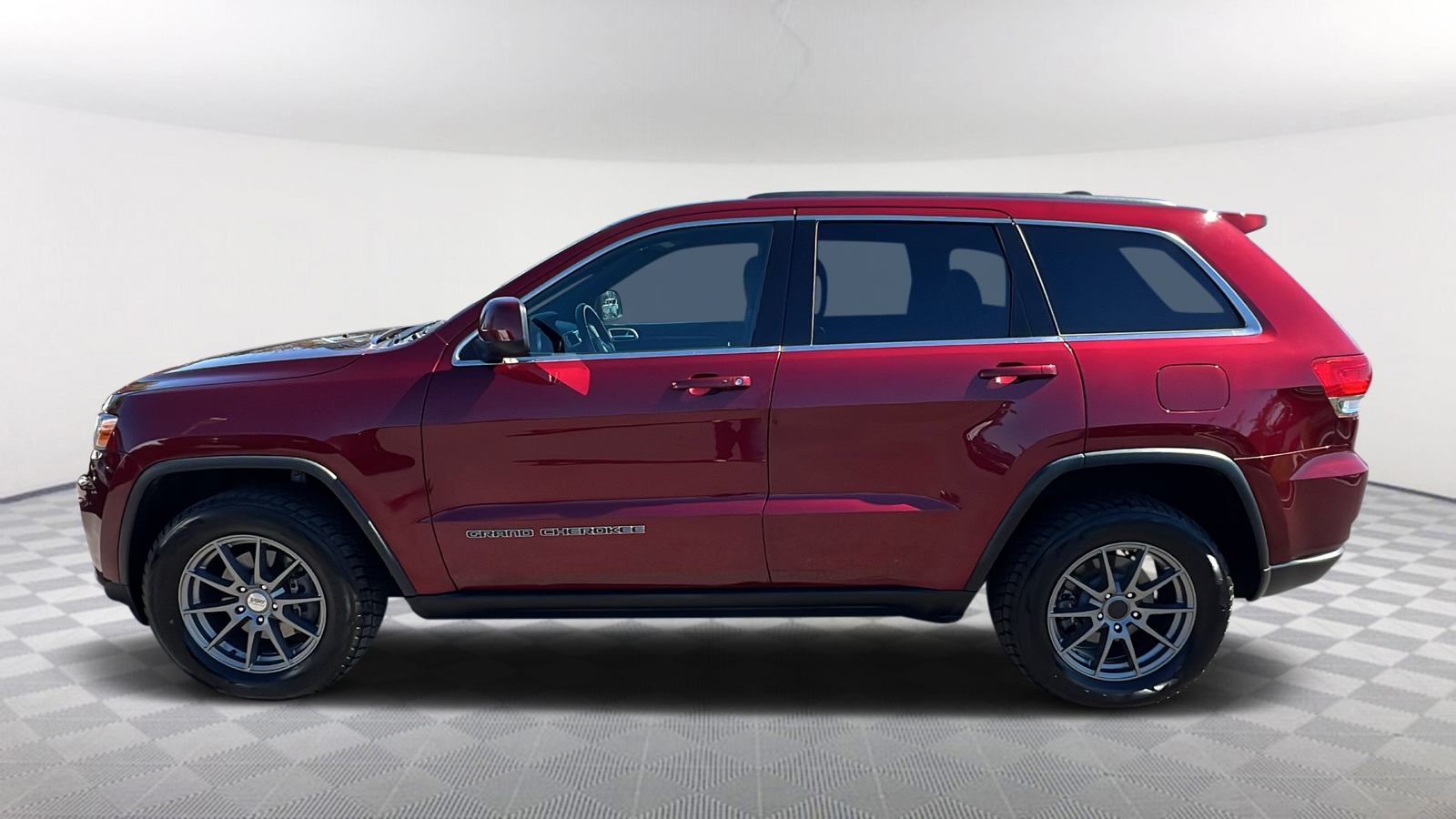 2019 Jeep Grand Cherokee Laredo 3