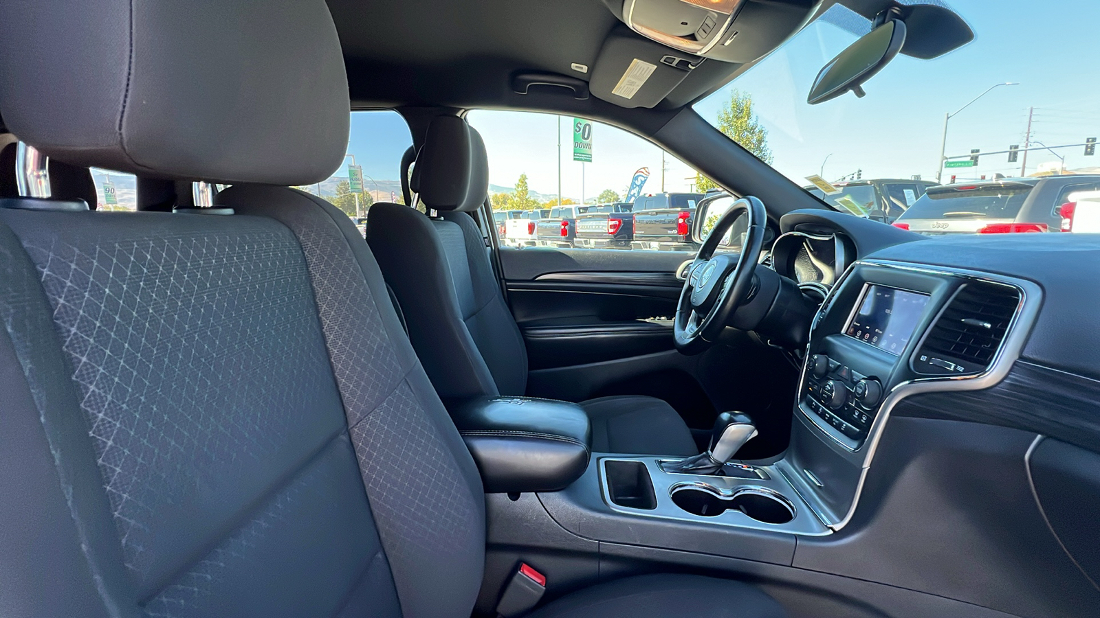 2019 Jeep Grand Cherokee Laredo 14