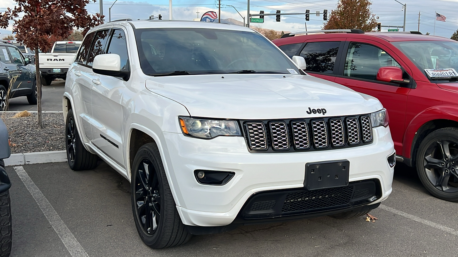 2019 Jeep Grand Cherokee Altitude 3