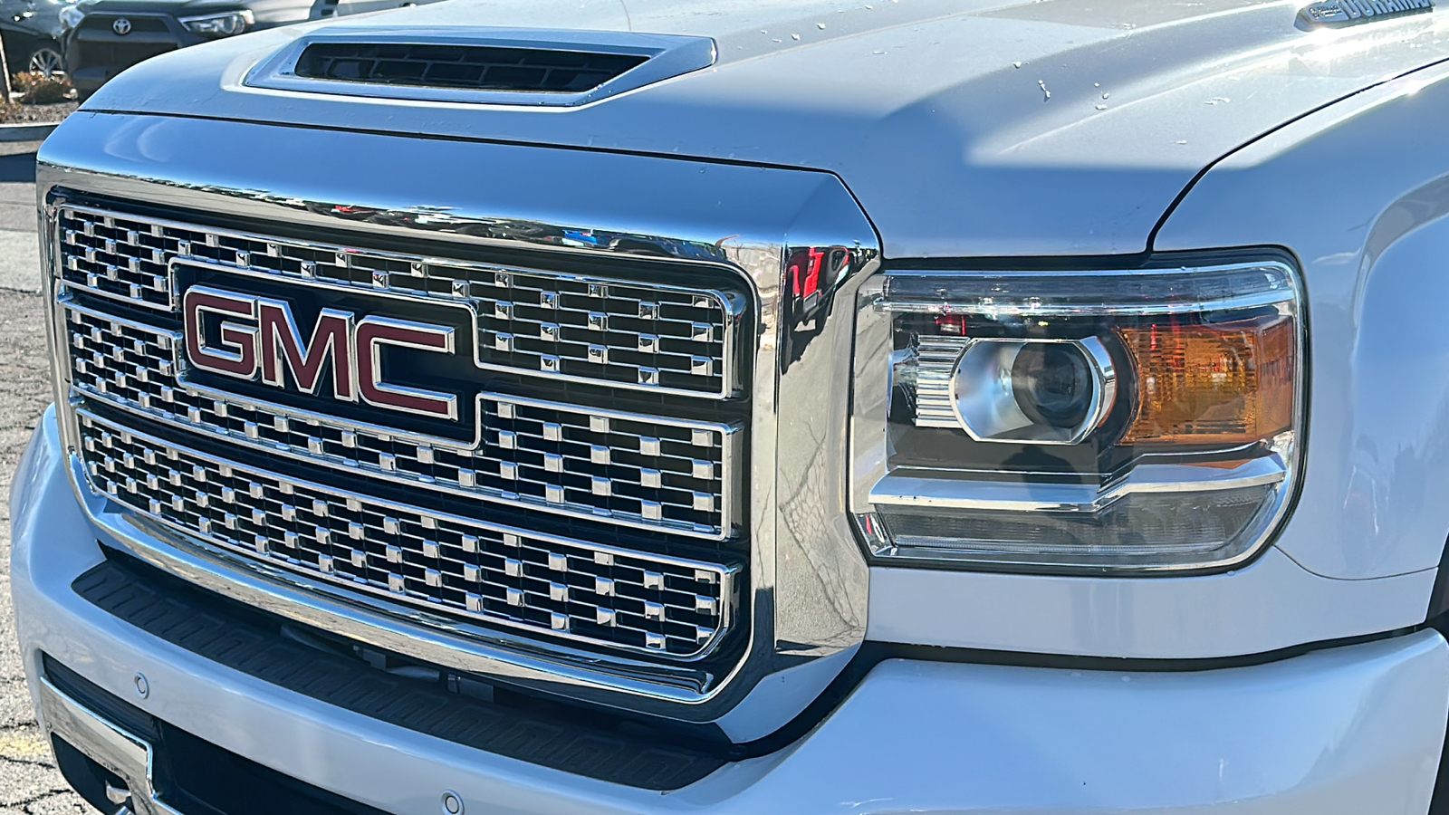 2019 GMC Sierra 2500HD Denali 4WD Crew Cab 153.7 23