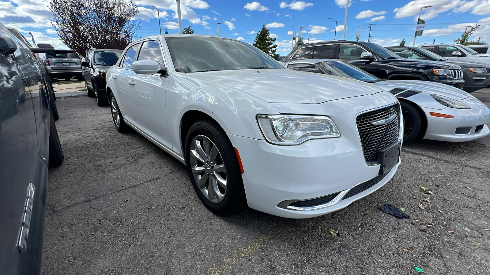 2019 Chrysler 300 Touring 3